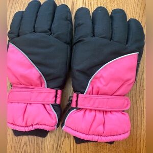 Thinsulate girls black/pink gloves 
Size large/XL